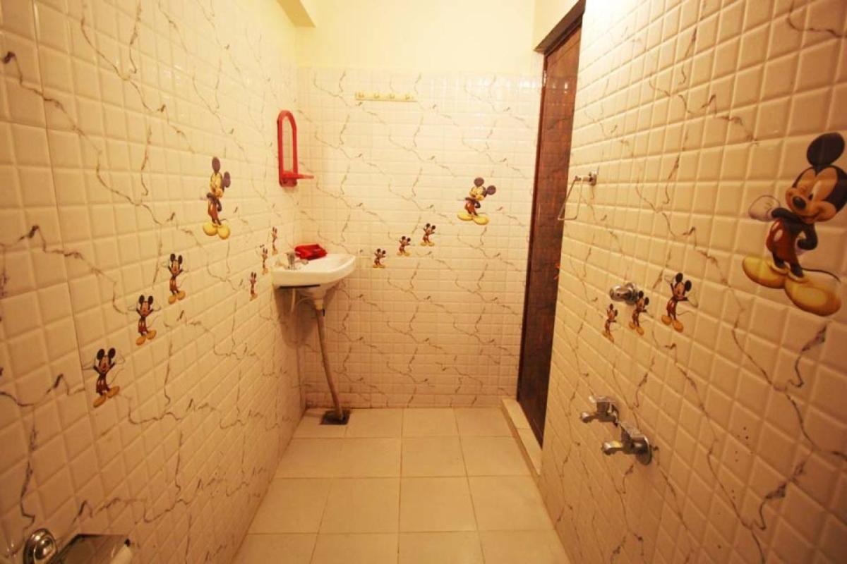 Hotel Raj Palace Ahmedabad Exteriör bild